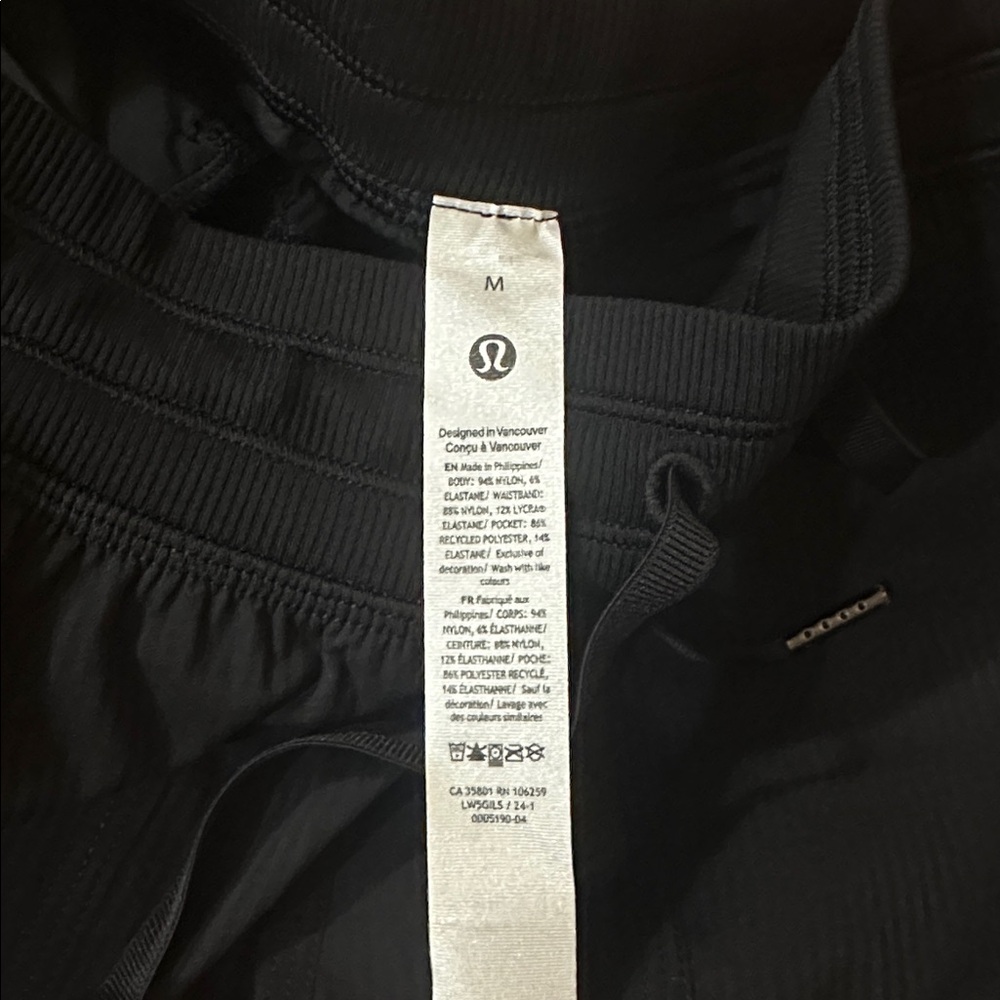 Lululemon Dance Studio Relaxed-Fit Mid-Rise Cargo Pant
Black W5GILS like new Med - Picture 3 of 8